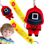 SQUID GAME BRELOCZEK DO KLUCZY STRAŻNIK KWADRAT WISIOREK GUMOWY